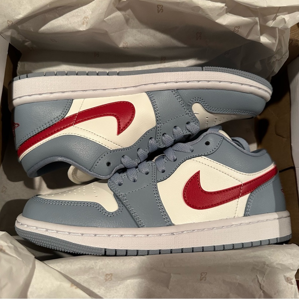 WMNS AIR JORDANS 1 LOW